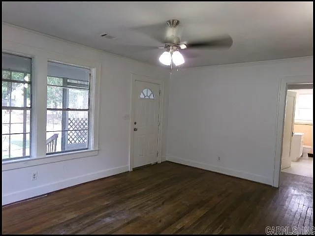 2021 N Poplar St — Photo 8