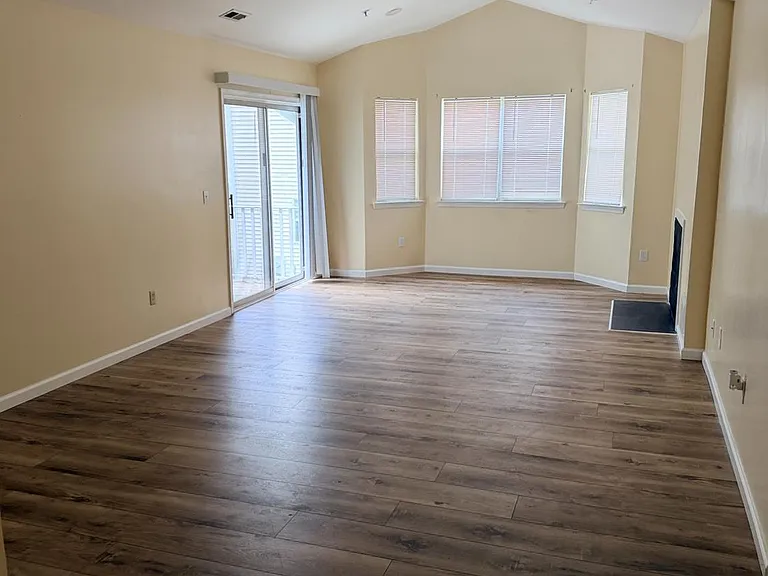 343 Ventnor Ct — Photo 12