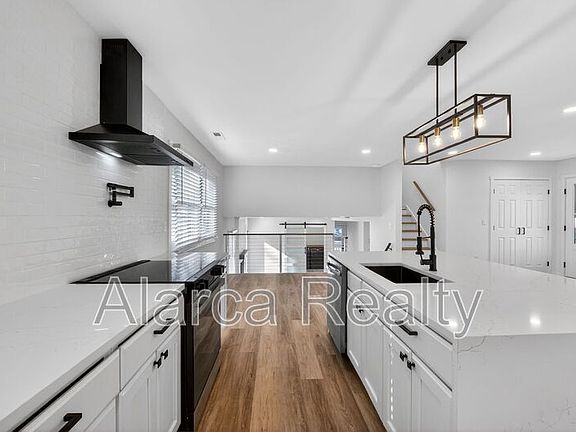 2nd image of 301 Dollar Cir
