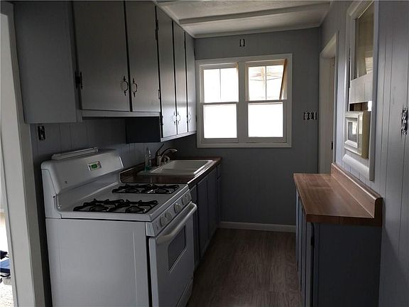 4th image of 412 Barton St