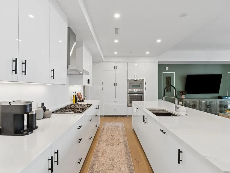 2425 Peachtree Rd NE #607 — Photo 8