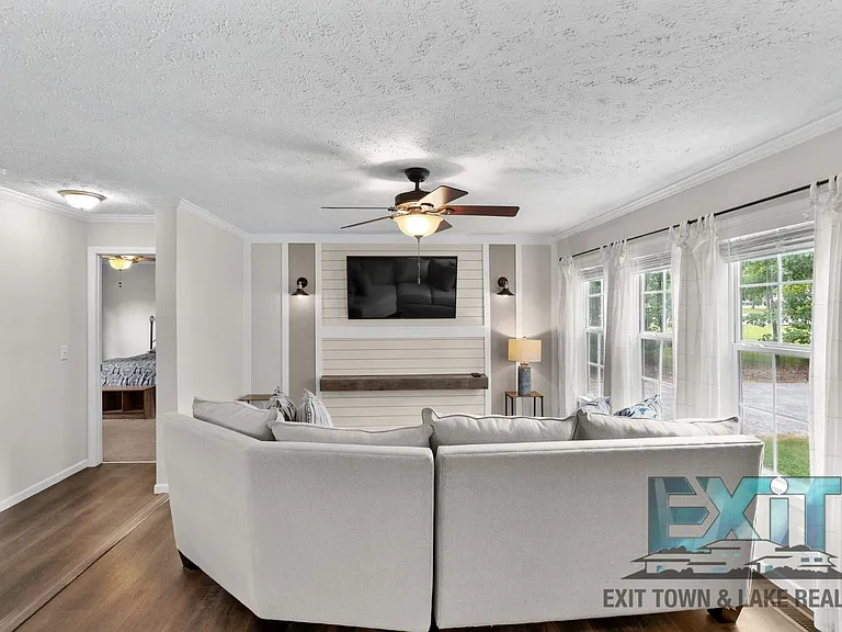 505 Almond Ct — Photo 3