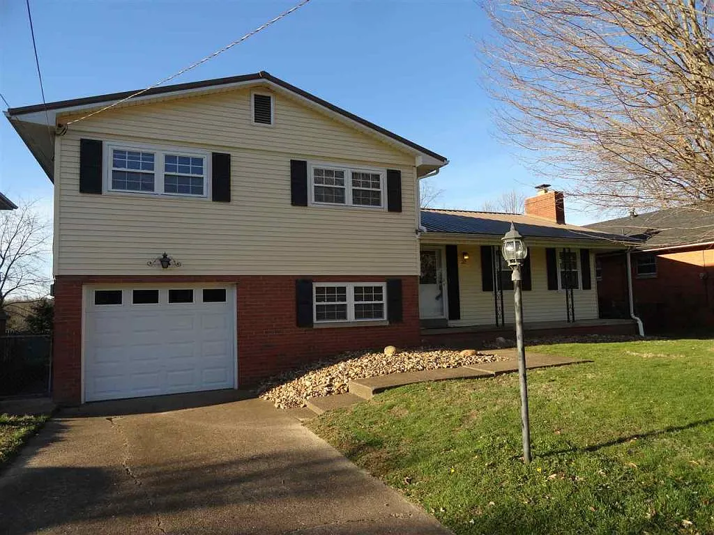 28 Simpson Dr photo 1