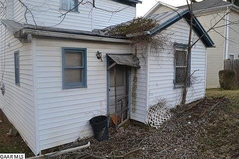 2nd image of 511 Gooch St