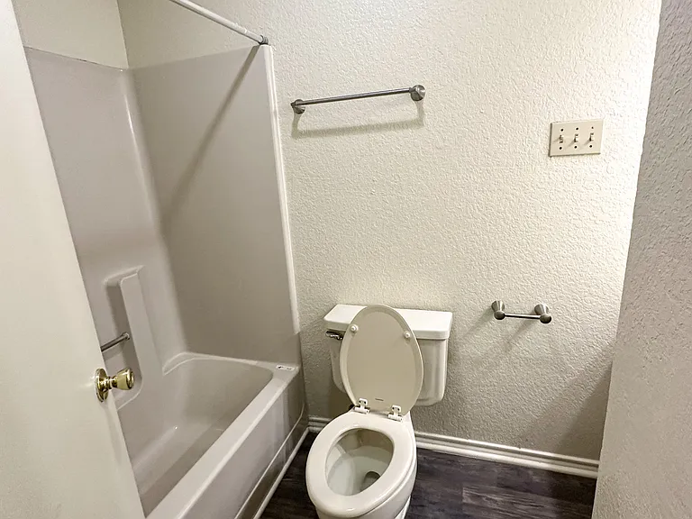 721 Avenue A #6 — Photo 4