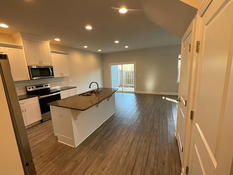 1911 Butternut Dr — Photo 5