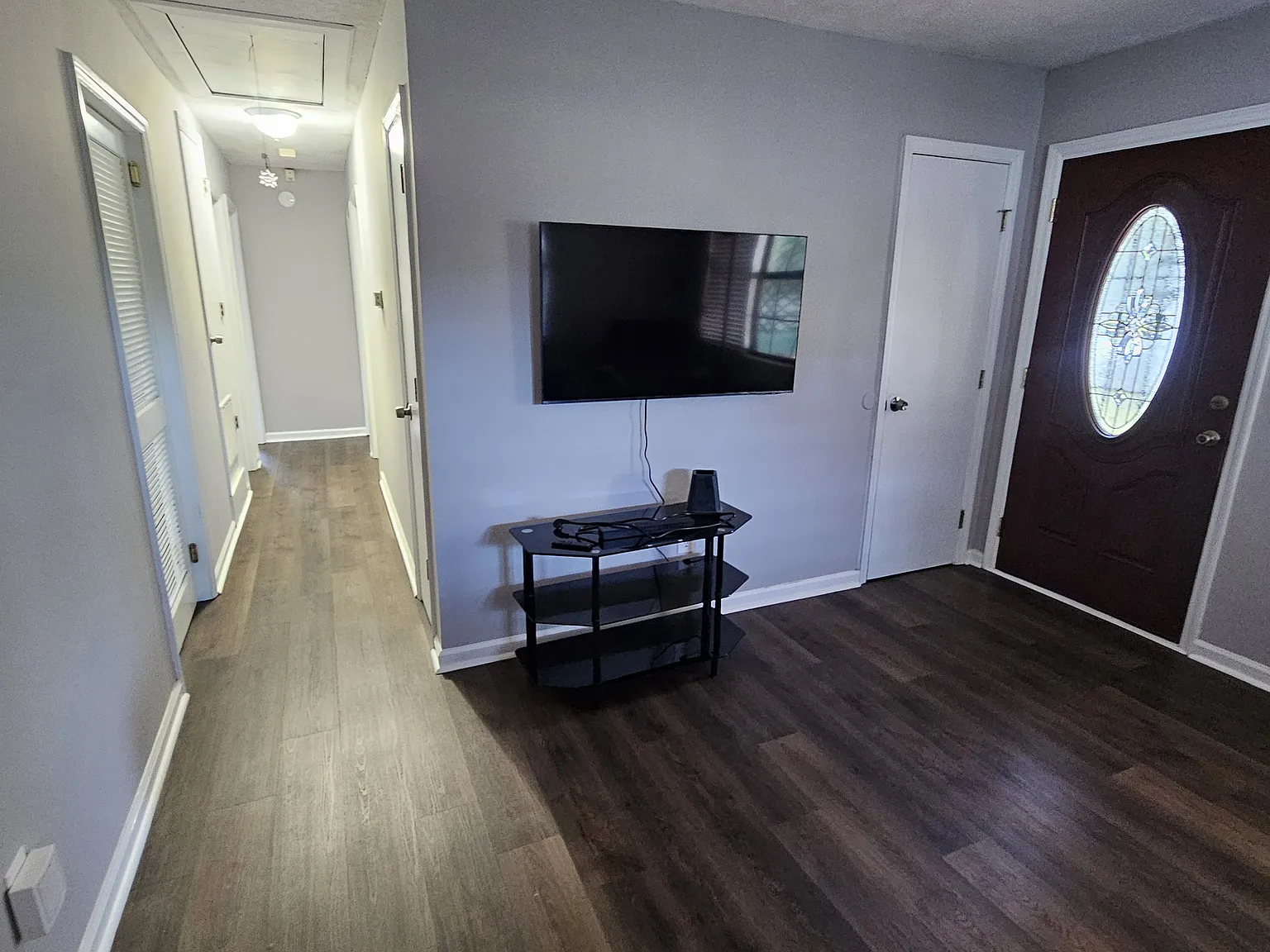 3 bed, 1850 sqft, $1,100 — Photo 2