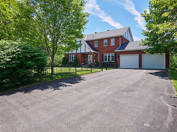 3rd image of 2 Fairholme Dr