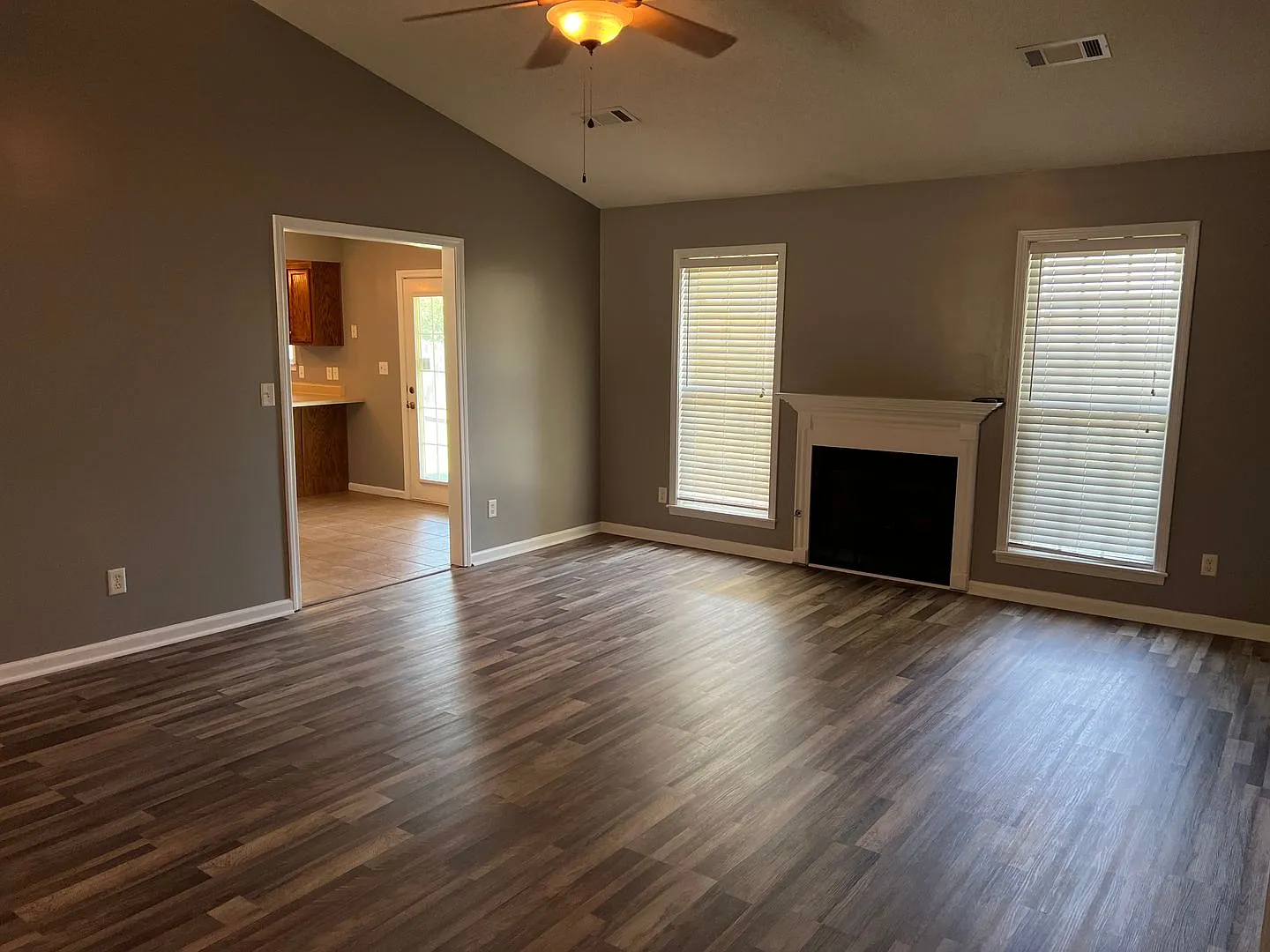 3 Bed, 2 Bath with Vaulted Living Room, Walk-In Shower, and Privacy-Fenced Yard — Photo 4