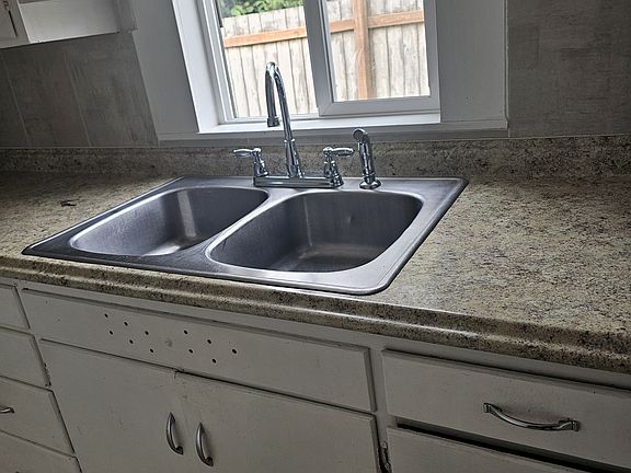 5th image of 796 14th St NE