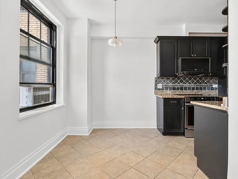 172 W 79th St #11F — Photo 4