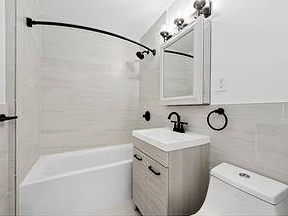 4th image of 345 E 93rd St APT 11K
