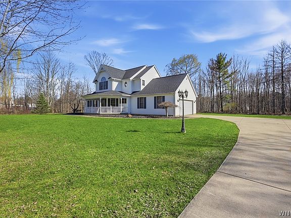 3rd image of 2665 Lakeview Rd