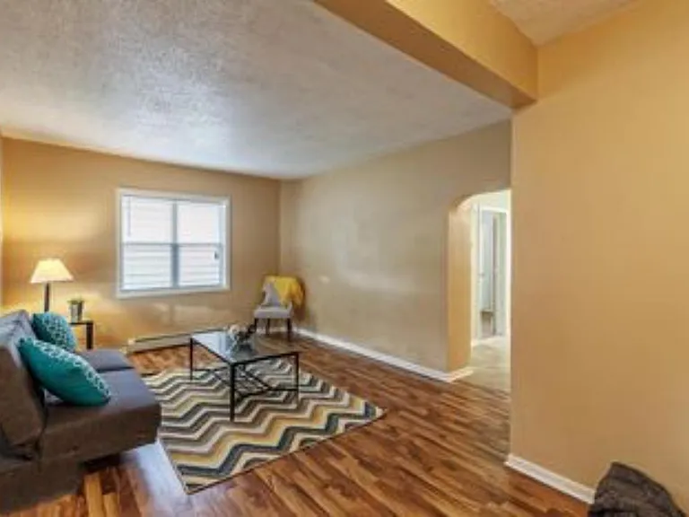 905 S Norwood Ave — Photo 3