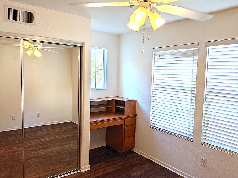 1152 Goddard St — Photo 10