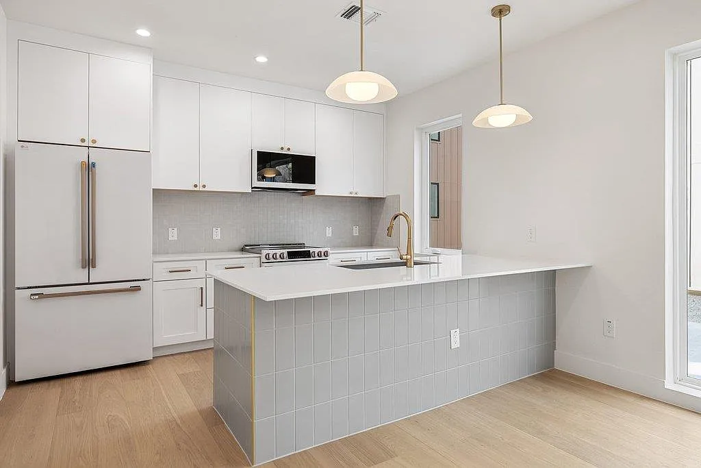 2 bed, 3.0 bath, 1884 sqft, $4,495 — Photo 3