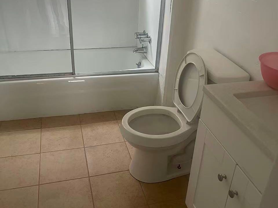 2nd image of 319 W 8th St #2