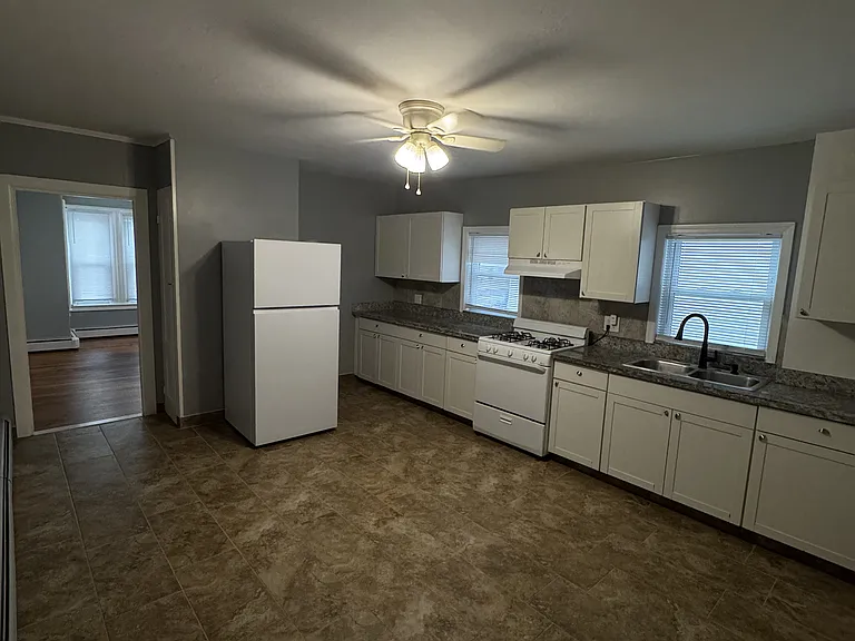 285 Cedar St #1 — Photo 2