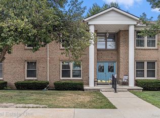 275 Maywood St APT 13, Marysville, MI