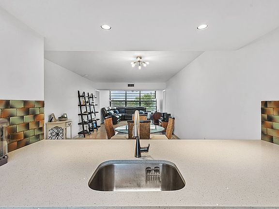 4th image of 1715 Whitehall Dr APT 401