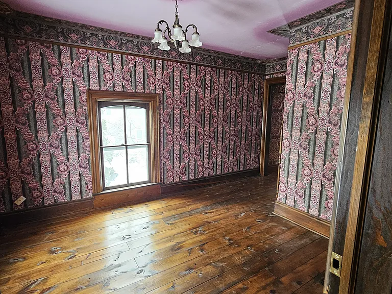 320 S State St — Photo 10