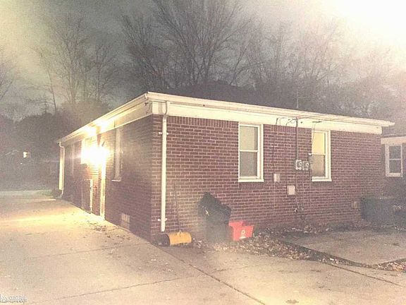 4th image of 19935 Lochmoor St