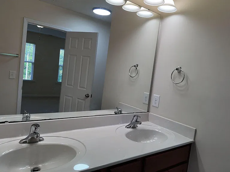 1113 Garden Square Ln — Photo 4