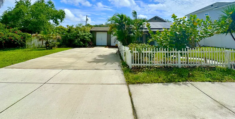4 bed, 2.0 bath, 2026 sqft, $3,795 — Photo 3