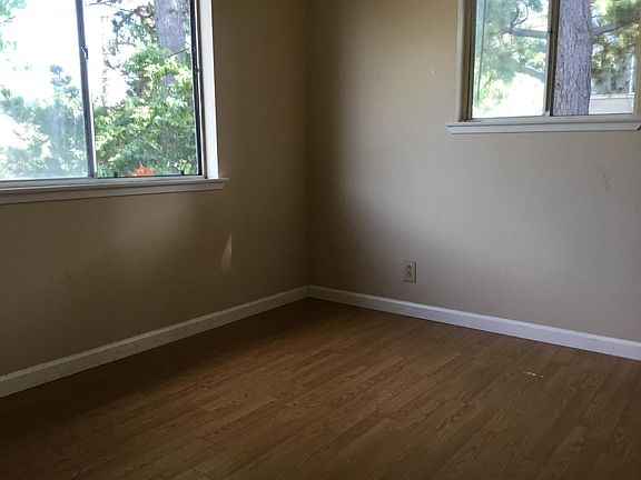 3rd image of 450 Wilton Ave APT 1