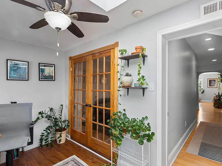 2nd bedroom/office - sunny spacious