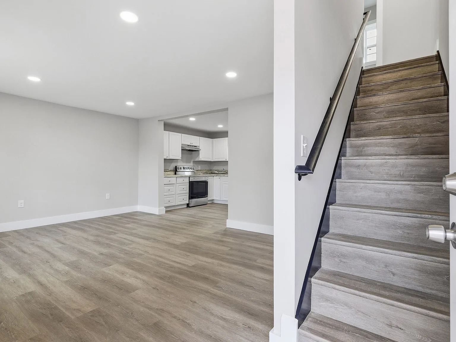 2 bed, 900 sqft, $1,675 — Photo 4