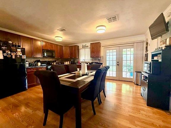 4th image of 5083 Rochester Dr