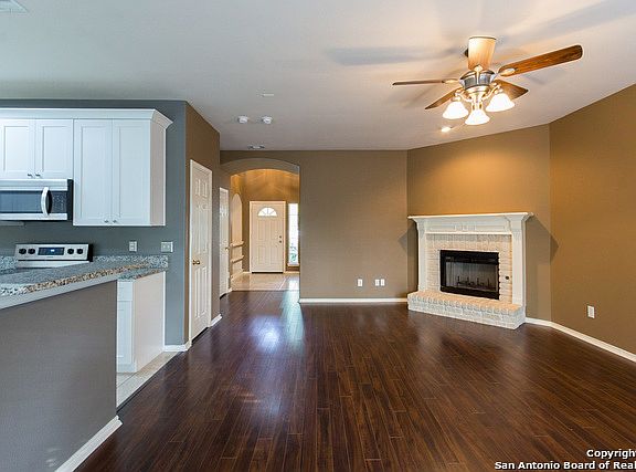 4th image of 427 Willow Grove Dr