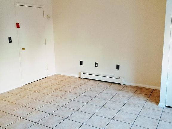 3rd image of 831 Bryant Ave #1