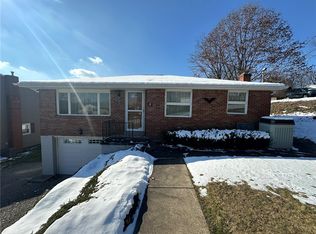 19 Levin Dr, Jeannette, PA 15644
