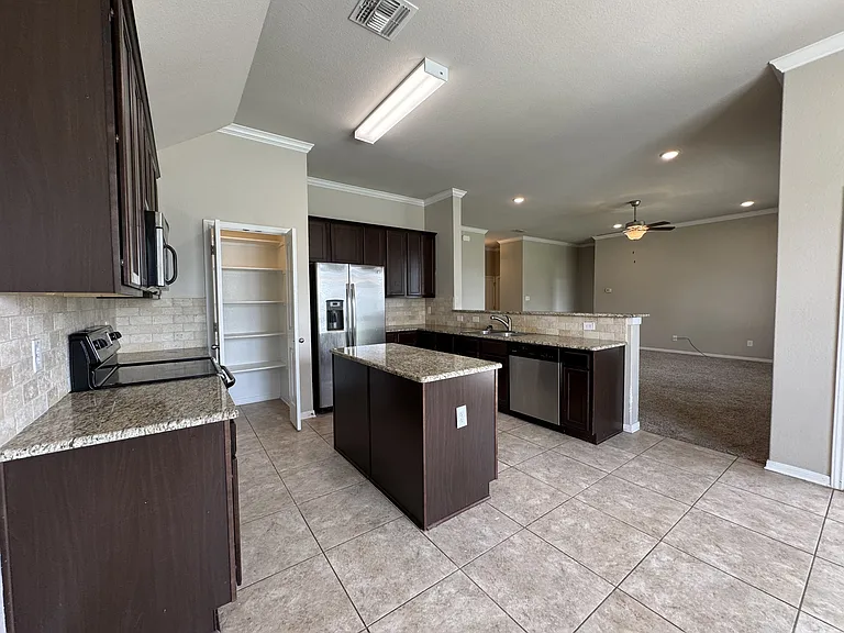 5611 Markham Dr — Photo 8