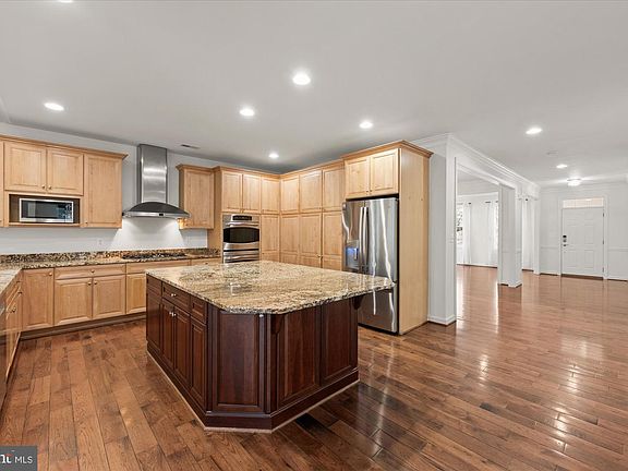 3rd image of 7009 Quander Rd