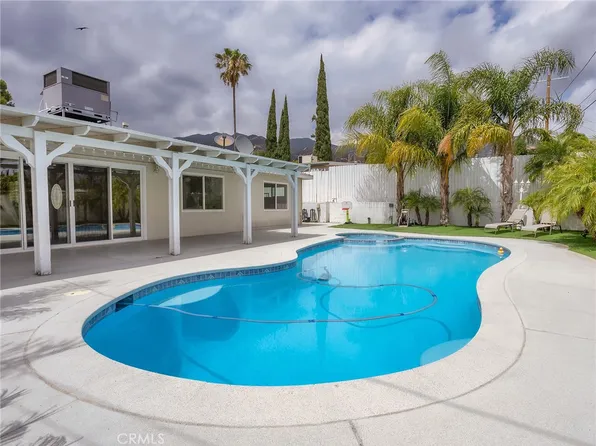 13424 Dyer St, Sylmar, CA 91342
