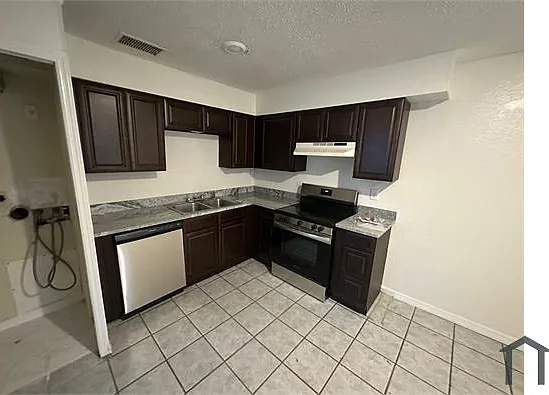 2 bed, 750 sqft, $1,600 — Photo 1