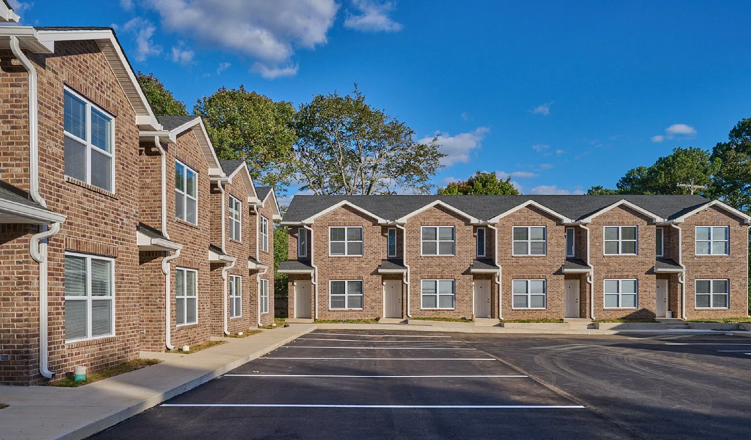 2 bed, 1.5 bath, 900 sqft, $1,350 — Photo 1