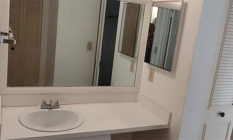 9340 Lagoon Pl #302 — Photo 9