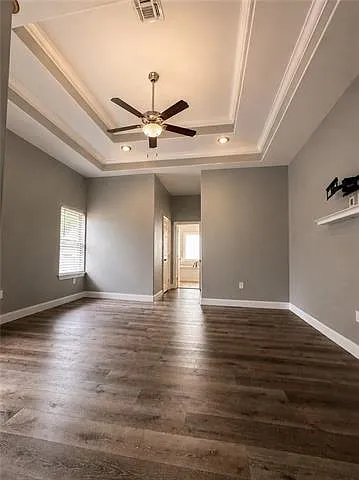 220 Surrey Dr — Photo 12