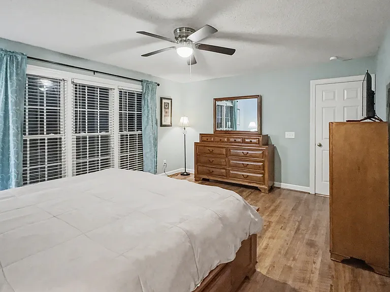 4618 Country Woods Ln — Photo 9