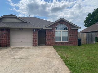 2416 S Rill St, Rogers, AR 72758