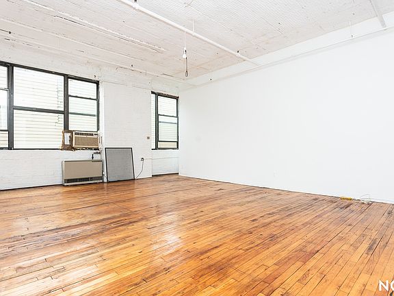 3rd image of 1085 Willoughby Ave APT 202