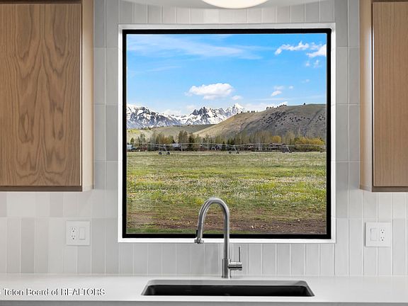 4th image of 2055 Log Cabin Club Rd