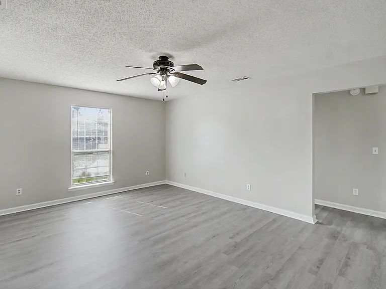 1651 Latham Ct — Photo 8