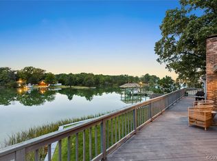 2 E Sandy Point Rd, Poquoson, VA 23662