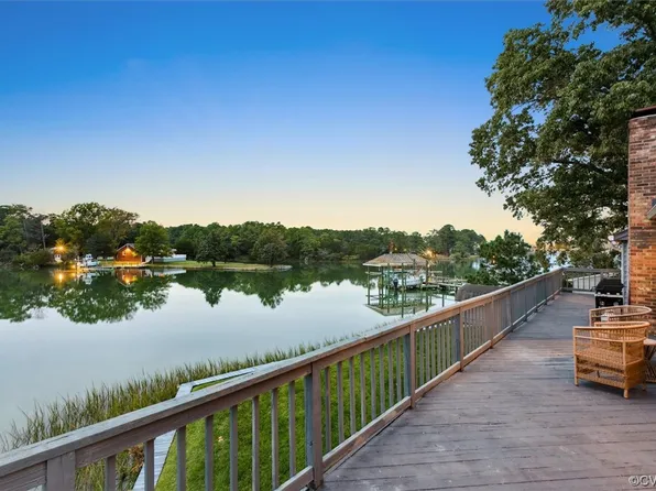 2 E Sandy Point Rd, Poquoson, VA 23662