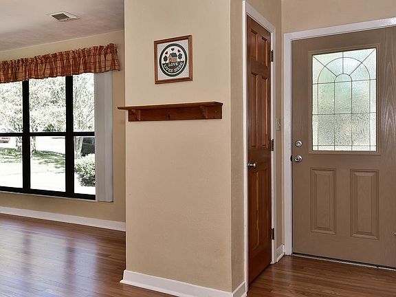 3rd image of 601 Whitney Dr